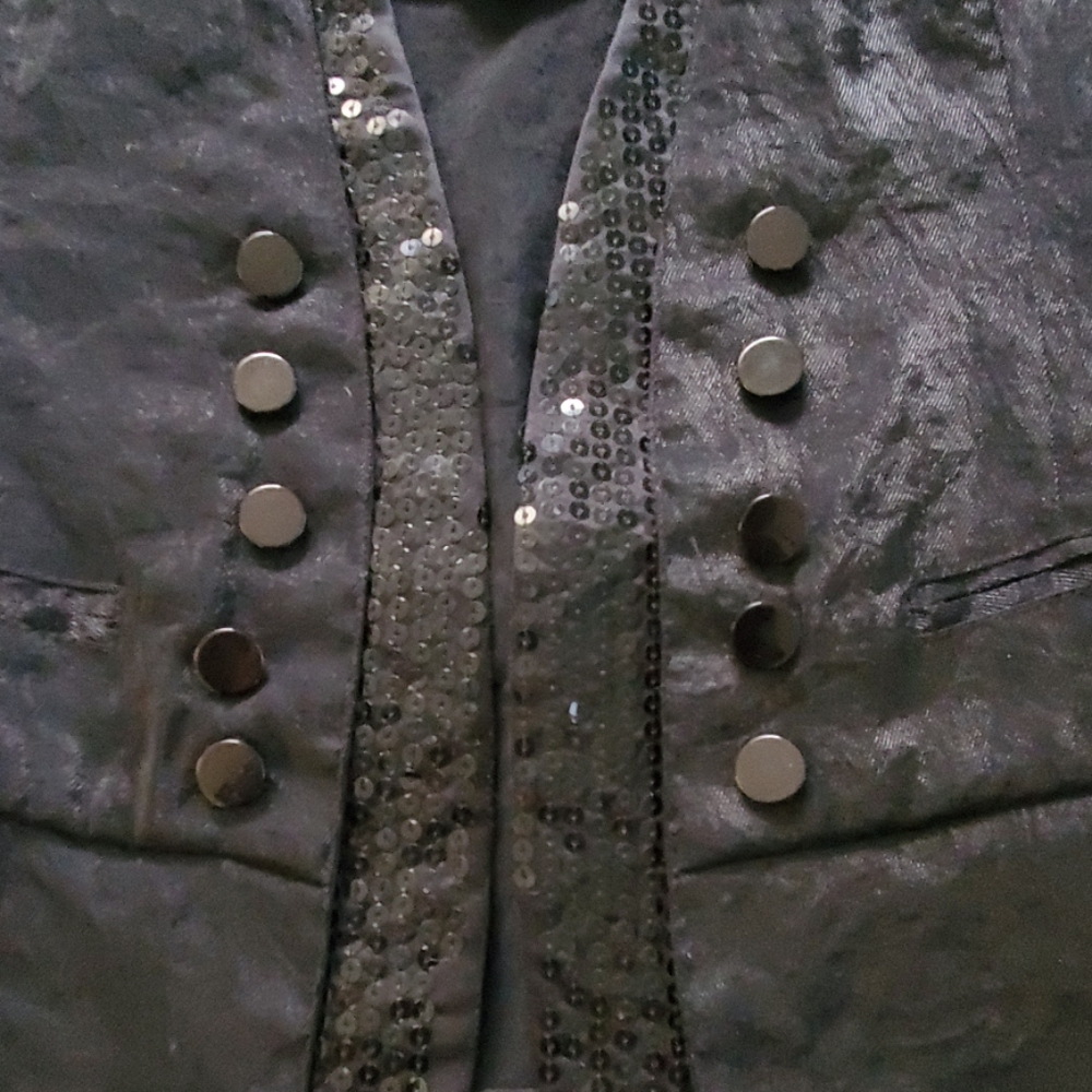 Beautiful Black Vest - Picture 3 of 8